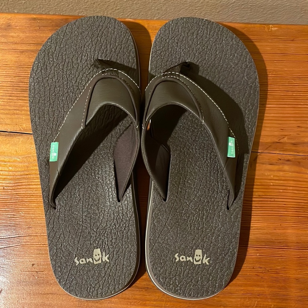 Sanuk Sandals NWOT